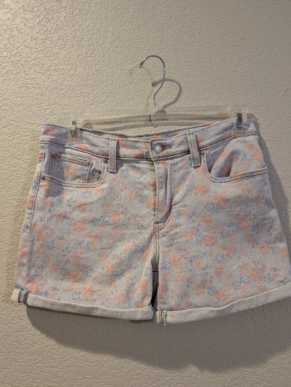 Levi's Mid Length Floral Print Denim Shorts Size 30 Pastel Pink Blue Stretch